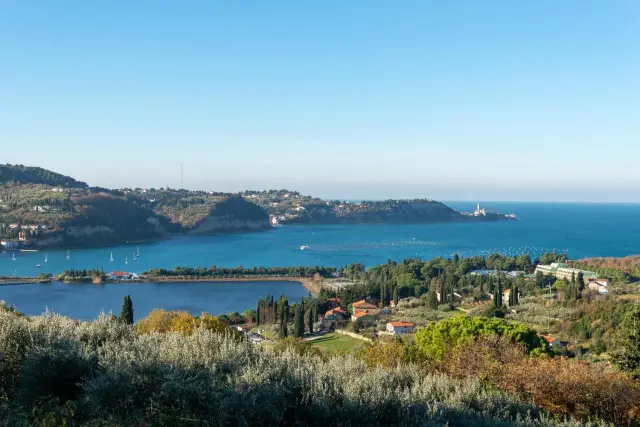 Hotel Svoboda. L'albergo offre delle piscine all'aperto e al chiuso con acqua di mare riscaldata, saune, una sala fitness, un centro salute e fisioterapico e il centro termale Salia.