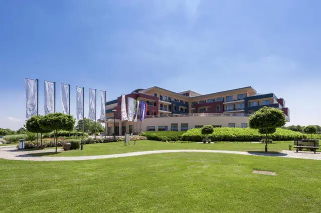 Il Grand Hotel Primus si trova a Ptuj, la città più antica della Slovenia, e offre un'ampia area benessere con piscine, specialità culinarie nei ristoranti in loco e un centro fitness