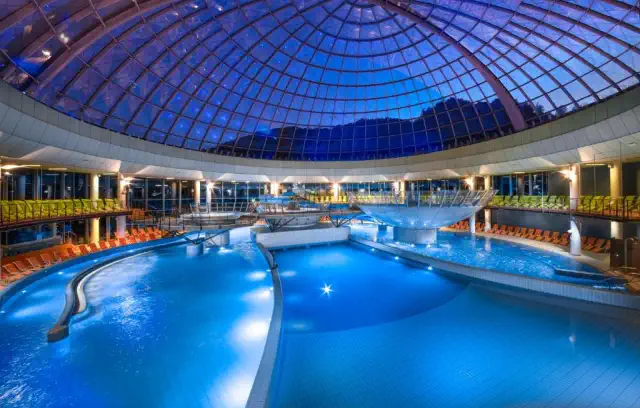 Situato nel cuore di un tranquillo parco lungo il fiume Savinja, l'Hotel Thermana Park Laško offre un centro termale, la connessione Wi-Fi gratuita