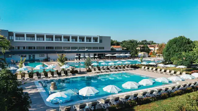 Terme Vivat piscina termale interna ed esterna